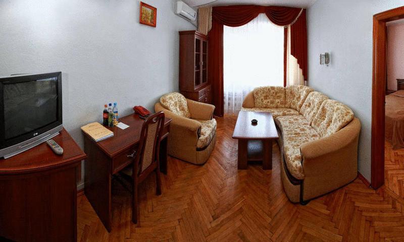 Kremin Hotel เครเมนชุก ภายนอก รูปภาพ