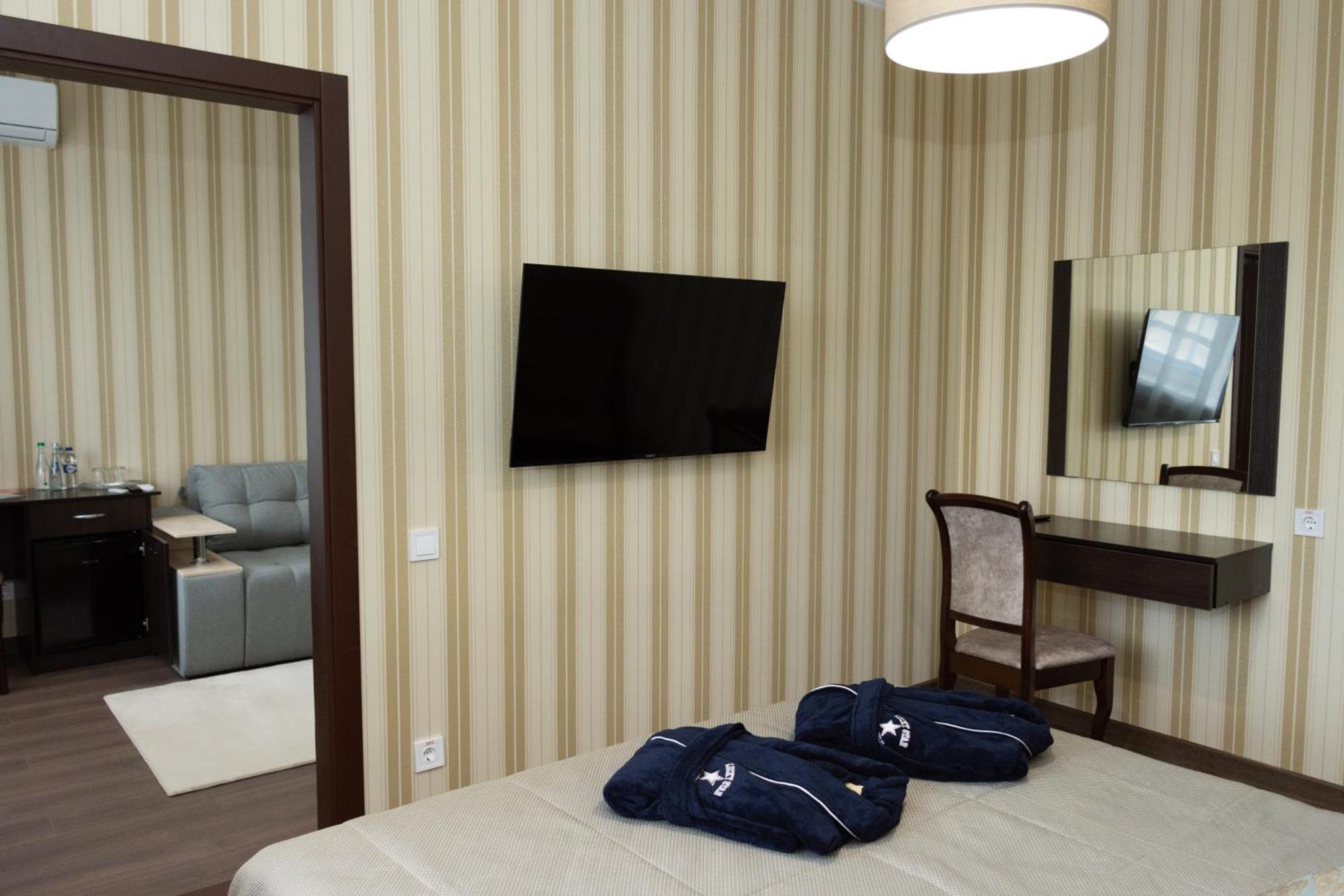 Kremin Hotel เครเมนชุก ภายนอก รูปภาพ
