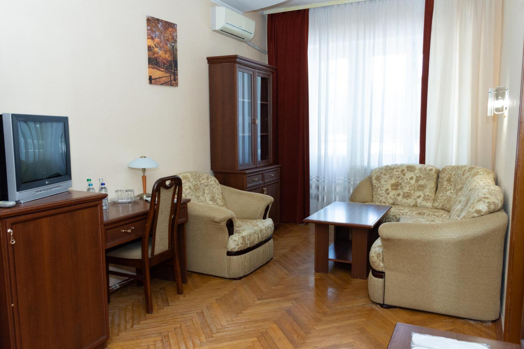 Kremin Hotel เครเมนชุก ภายนอก รูปภาพ