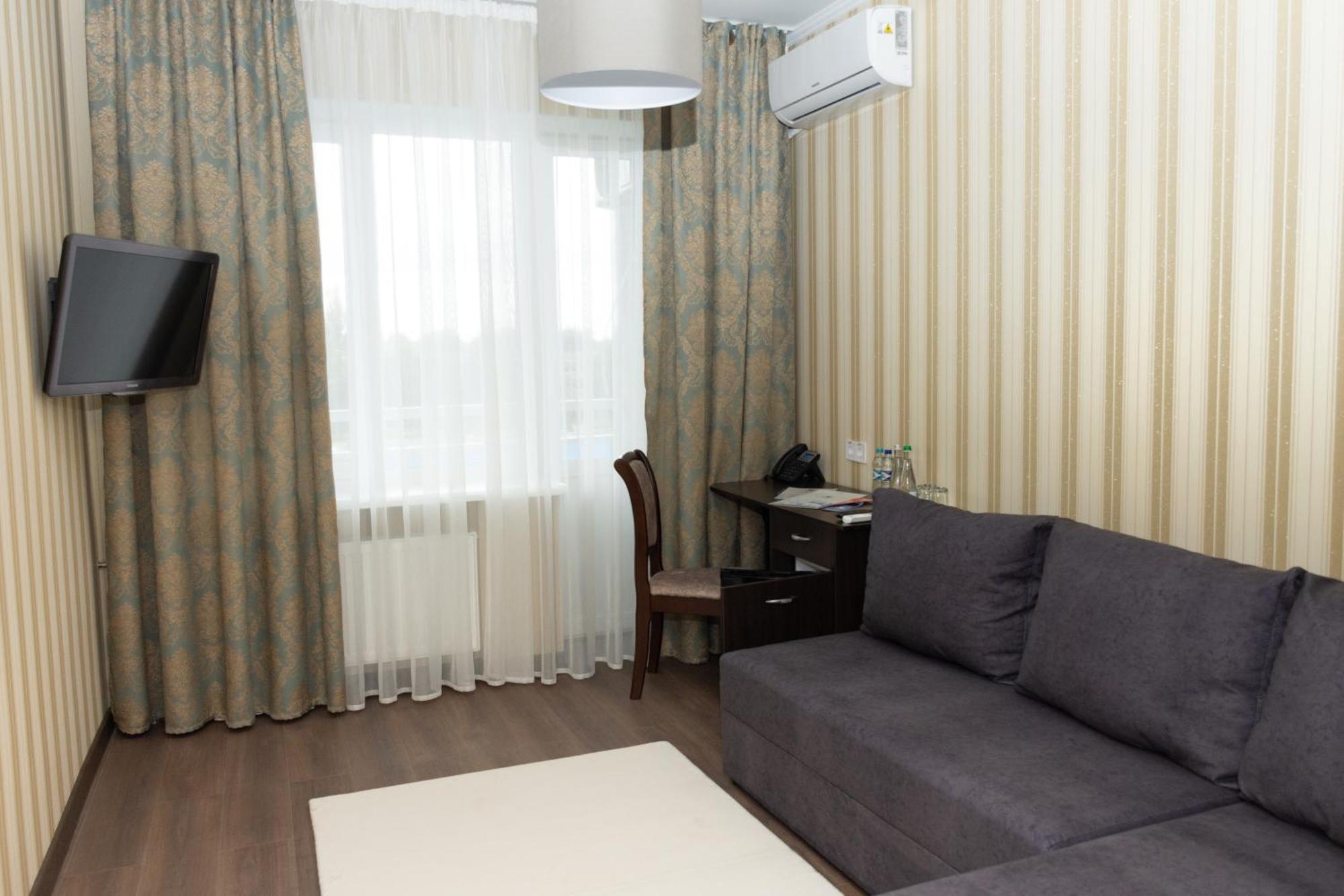 Kremin Hotel เครเมนชุก ภายนอก รูปภาพ