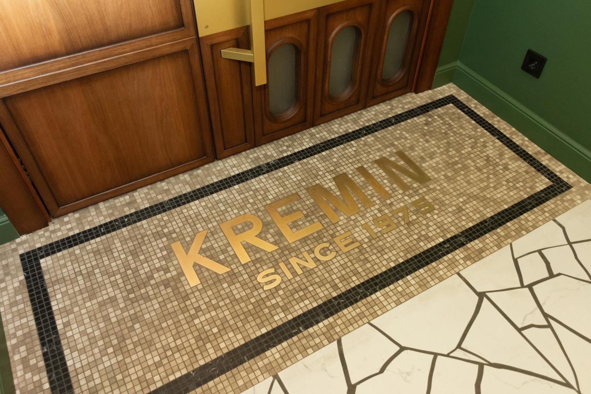 Kremin Hotel เครเมนชุก ภายนอก รูปภาพ
